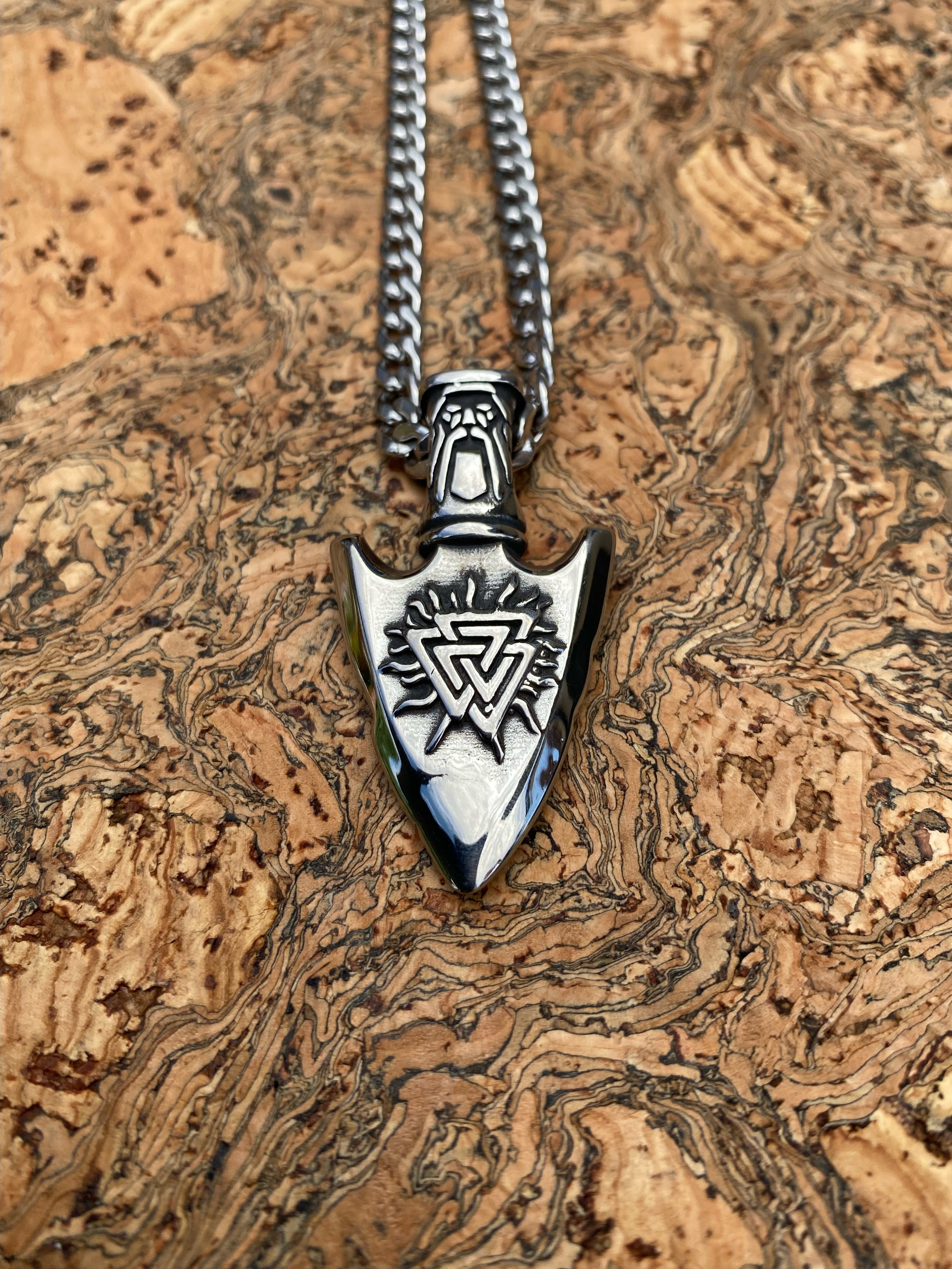 Viking Necklace - Vegvisir War Arrow