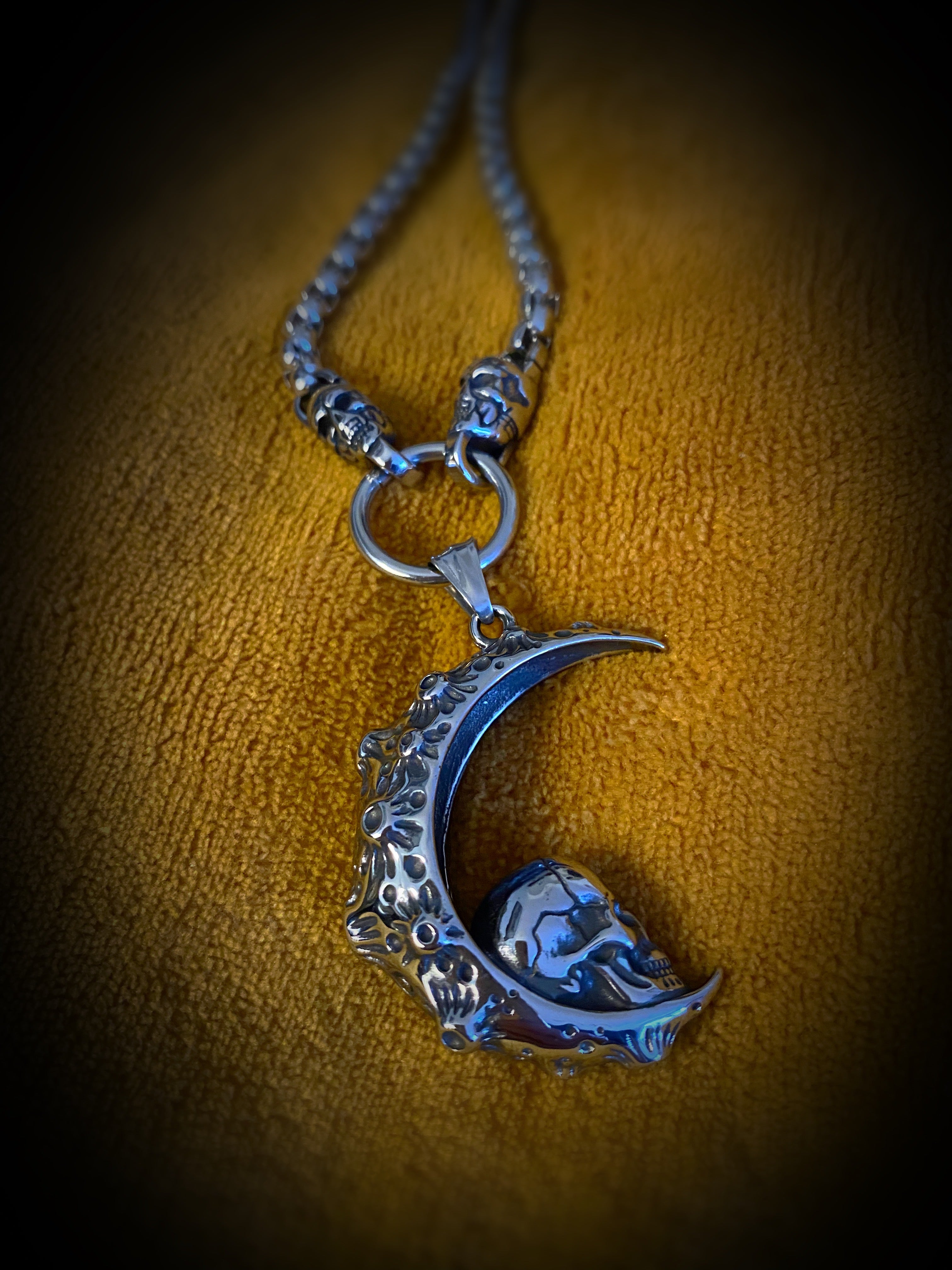 The Curse Of Máni Premium Viking Necklace - The Curse Of Máni