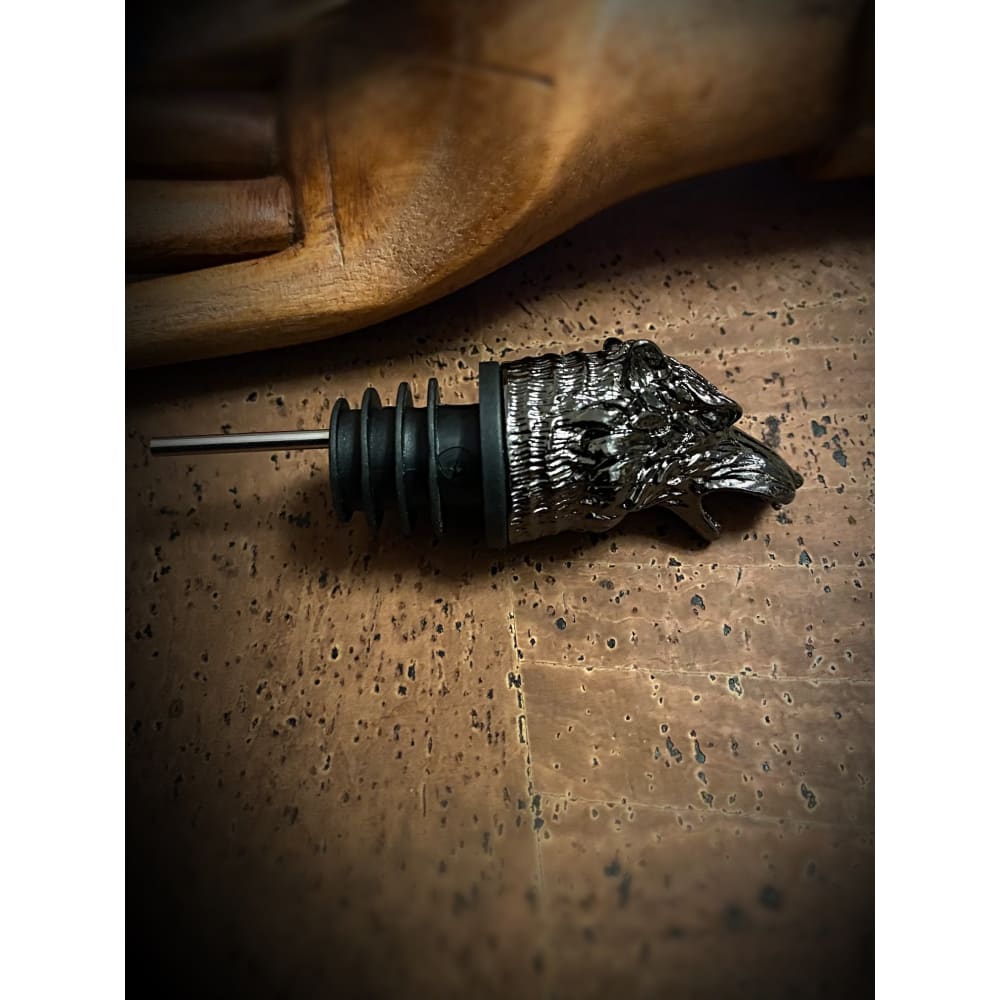 Premium Heavy Wolf Wine Stopper And Pourer