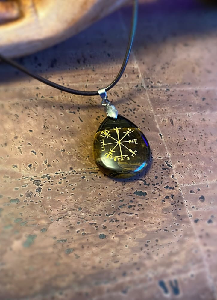 AEGISHJALMUR PEBBLE PENDANT VIKING NECKLACE